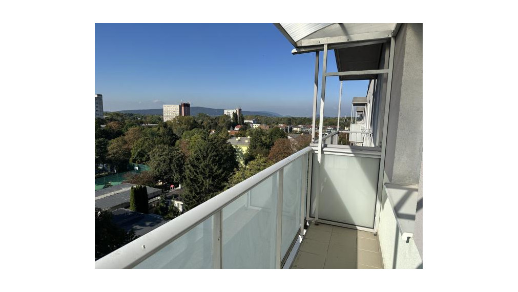 3 izbový byt po rekonštrukcii s výmerou 85,25 m2 v starej časti Petržalky