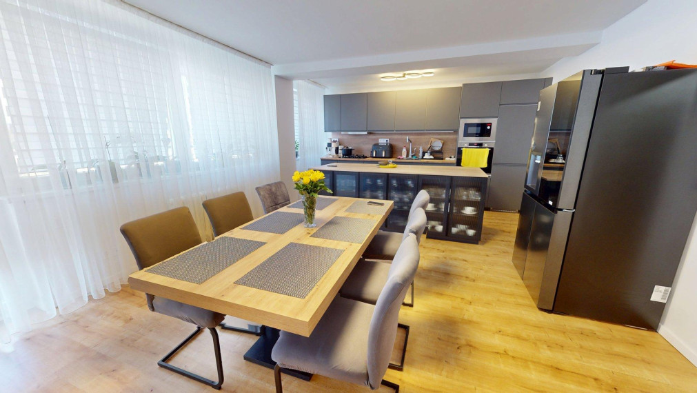 Predaj 4-izb bytu, Ružinov- Nivy, tehlová stavba, zrekonštruovaný, západná orientácia