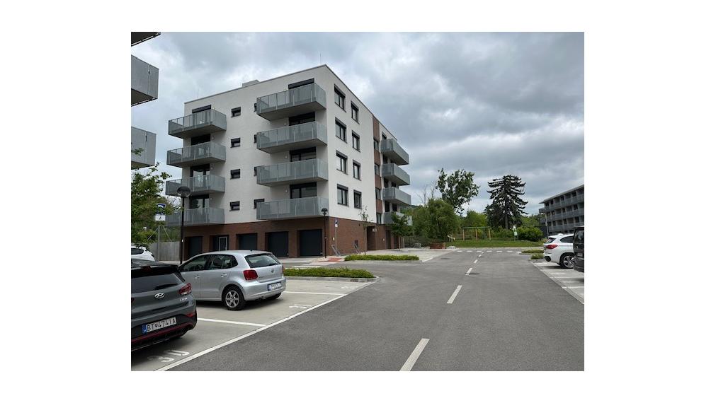 Prenájom garážového státia v novostavbe v projekte "Pod Vinicou"