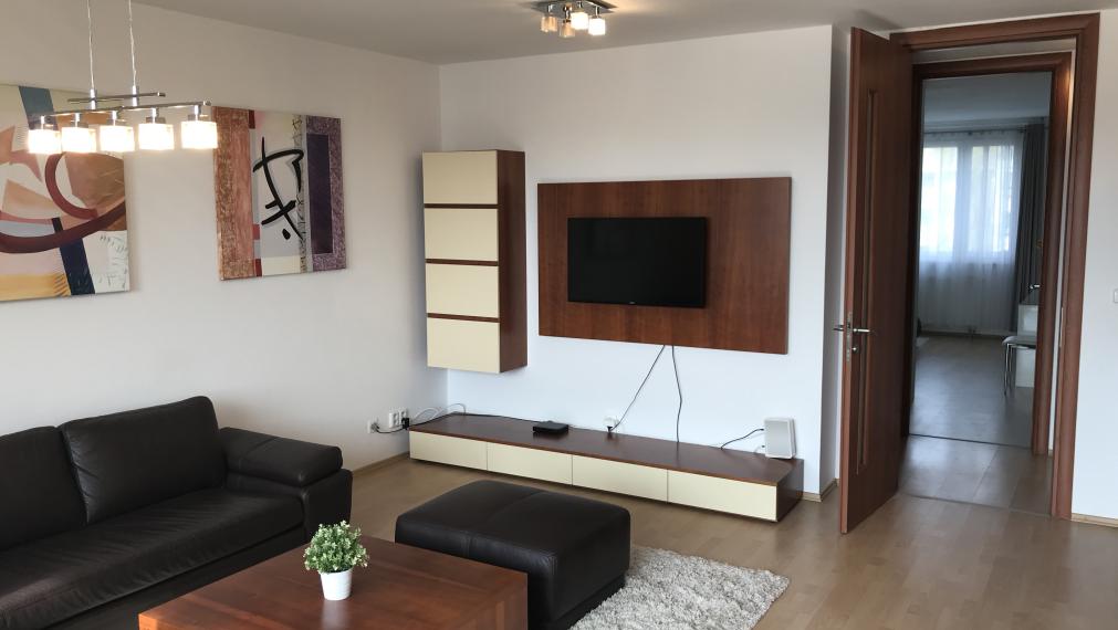 3 izbový priestranný, slnečný byt s terasou a garážovým státim BORIA