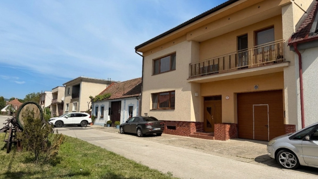 Rodinný dom s väčším pozemkom - Vinosady