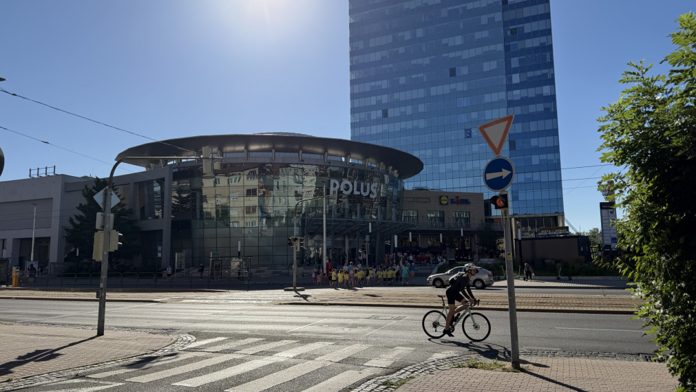 Kancelária alebo obchodný priestor pre služby - hneď oproti POLUS city center