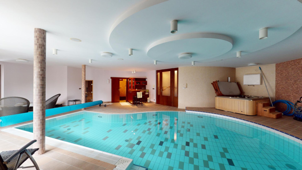 LUXUSNÁ RODINNÁ VILA NA KRAMÁROCH – 520 m² | INTERIÉROVÝ BAZÉN | WELLNESS | FITNESS | GARÁŽ | 673 m² POZEMOK ✳️ 3D prehliadka✳️