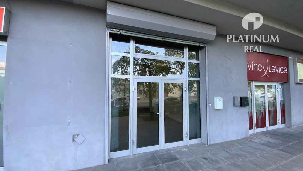 Prenájom obchodného priestoru 48m2, Petržalka- Rusovská cesta