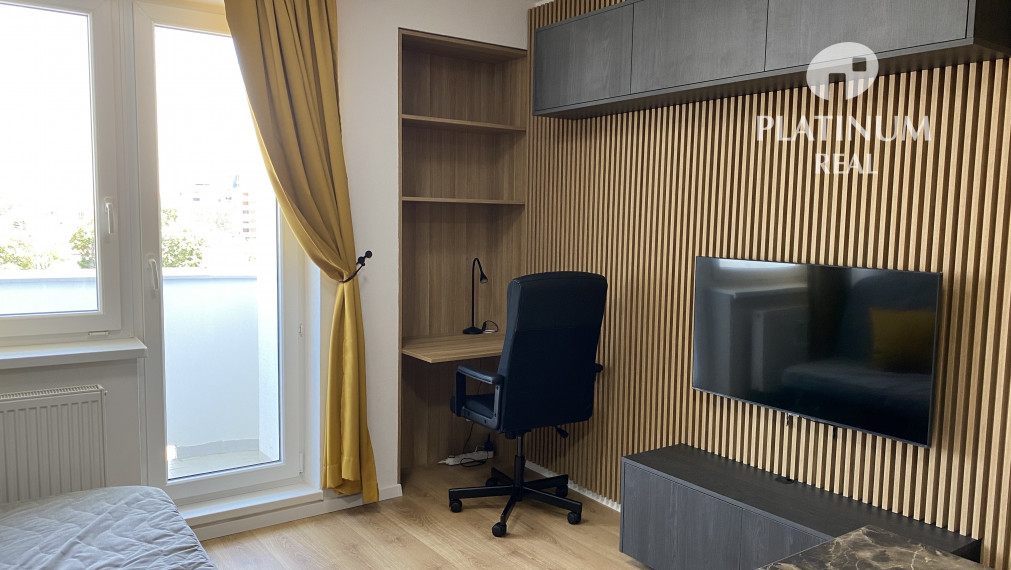 Exkluzívna garsónka, výborná lokalita, takmer nový nábytok, balkón