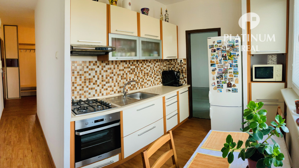Predaj 4-izbového zrekonštruovaného bytu v Petržalke Ovsišti