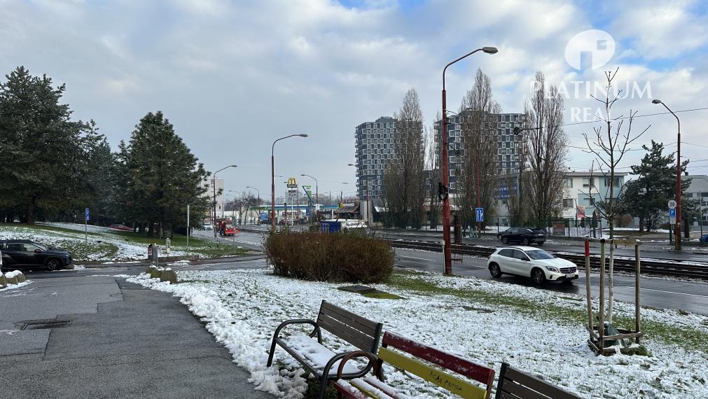 Priestranný 2 izbový byt, loggia a balkón v širšom centre Račianska ul.