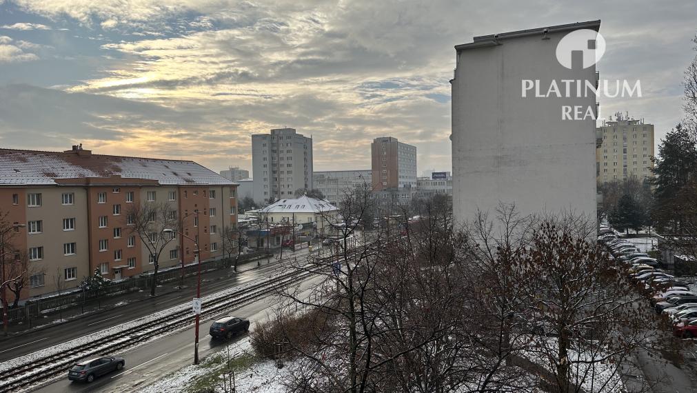 Priestranný 2 izbový byt, loggia a balkón v širšom centre Račianska ul.