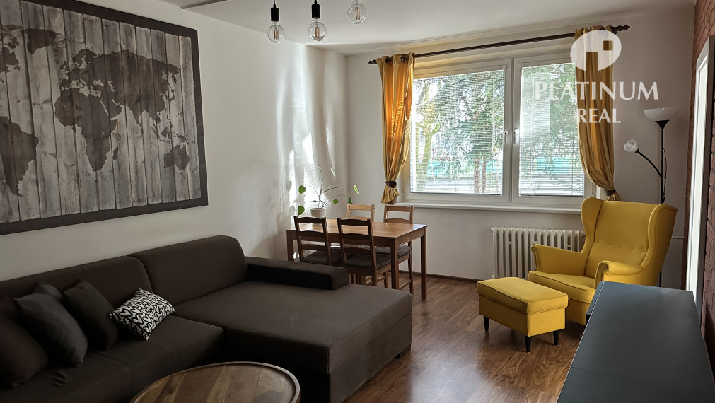 REZERVOVANÝ! 2 izbový priestranný byt až 65 m2 v Ružinove - Jašíkova ul.