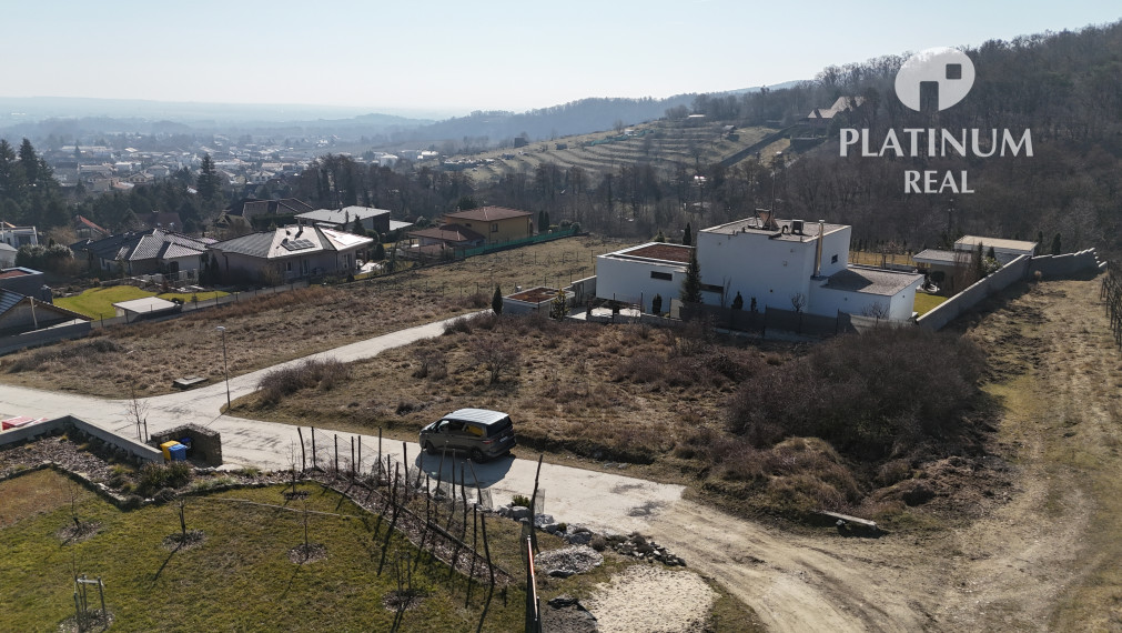 Krásny stavebný pozemok pre rodinný dom s výhľadom v Limbachu