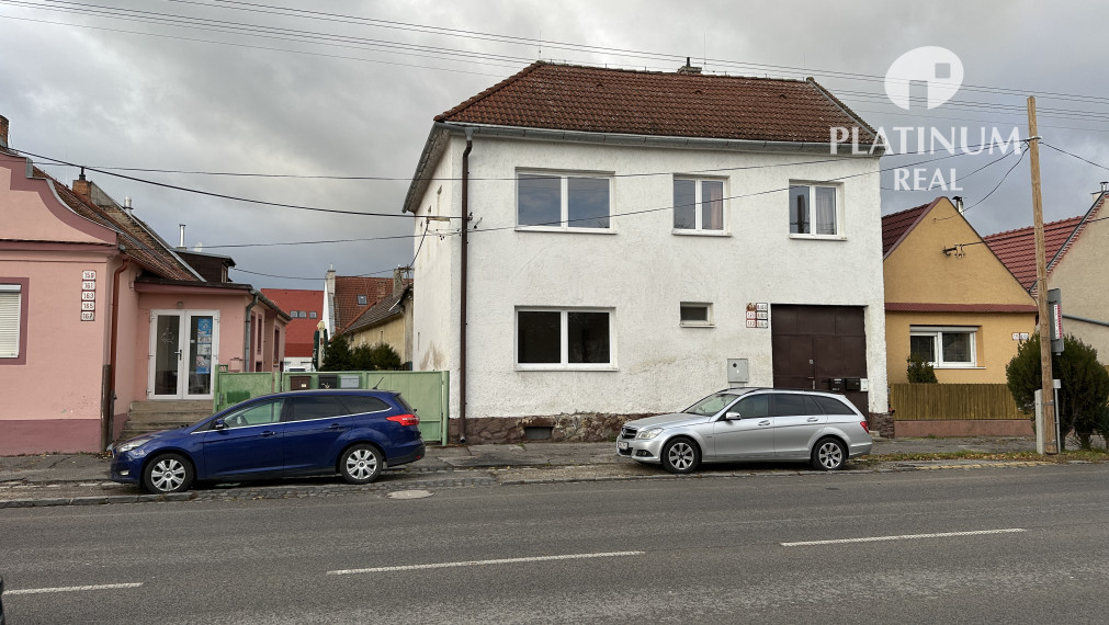 REZERVOVANÝ!!! Predaj murovaného rodinného domu v centre - Vajnory