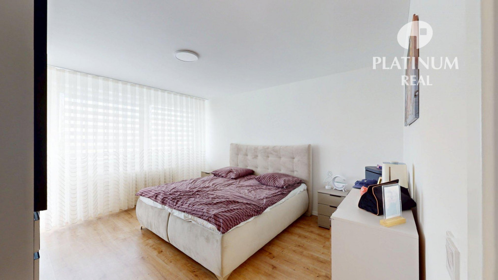 Predaj 4-izb bytu, Ružinov- Nivy, tehlová stavba, zrekonštruovaný, západná orientácia