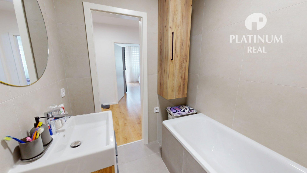 Predaj 4-izb bytu, Ružinov- Nivy, tehlová stavba, zrekonštruovaný, západná orientácia