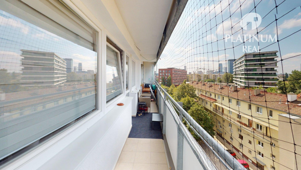 Predaj 4-izb bytu, Ružinov- Nivy, tehlová stavba, zrekonštruovaný, západná orientácia