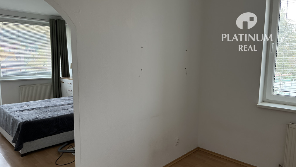2 izbový priestranný byt s garážou a loggiou s výhľadom v Dúbravke
