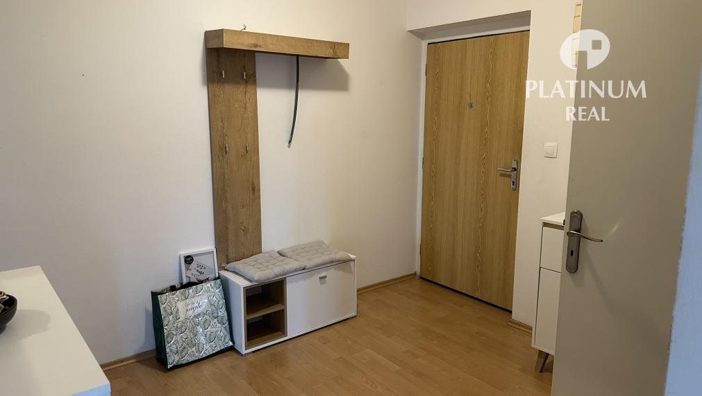 2 izbový priestranný byt s garážou a loggiou s výhľadom v Dúbravke