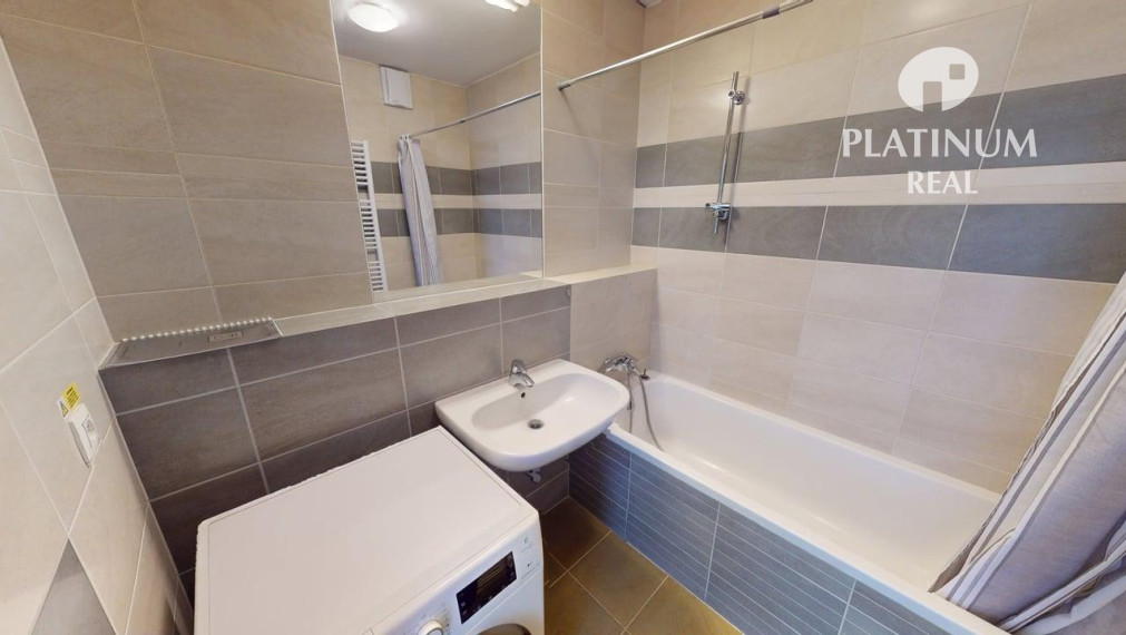 2 izbový byt s loggiou, Bajkalská ul. projekt III Veže, garážové státie