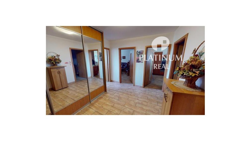 3 izbový byt po rekonštrukcii s výmerou 85,25 m2 v starej časti Petržalky