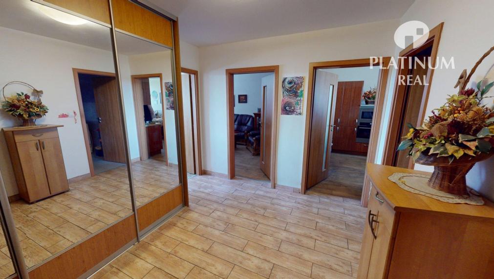 3 izbový byt po rekonštrukcii s výmerou 85,25 m2 v starej časti Petržalky