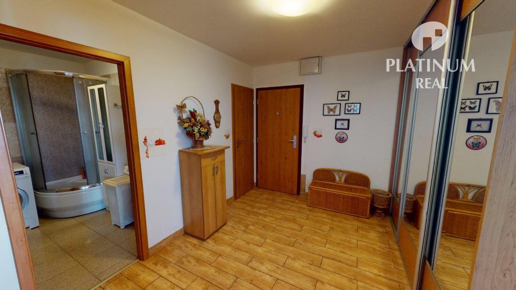 3 izbový byt po rekonštrukcii s výmerou 85,25 m2 v starej časti Petržalky