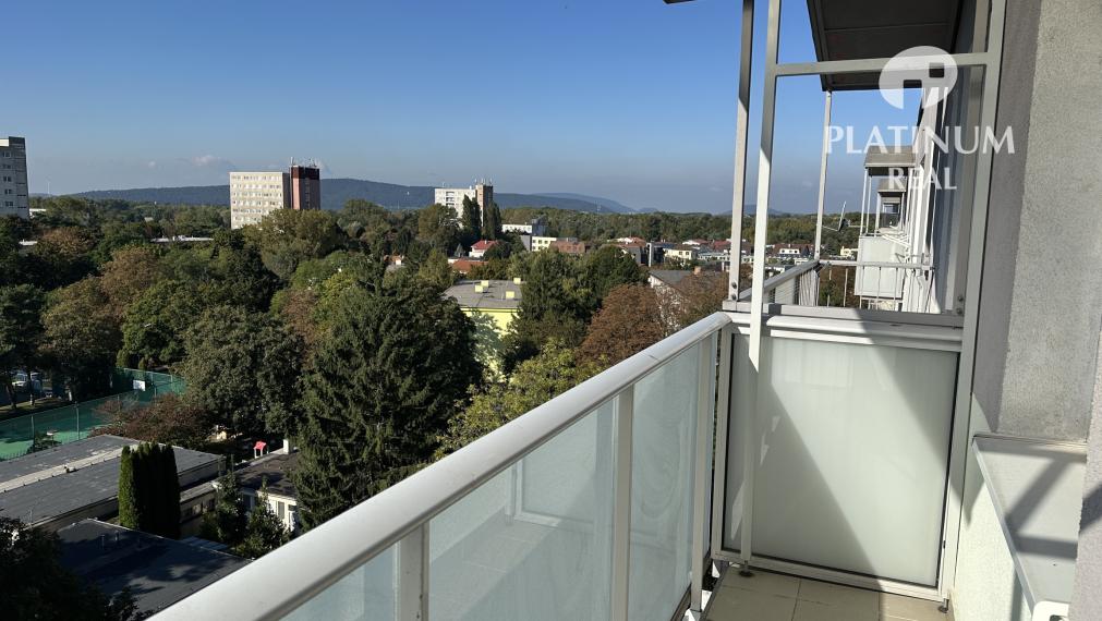 3 izbový byt po rekonštrukcii s výmerou 85,25 m2 v starej časti Petržalky