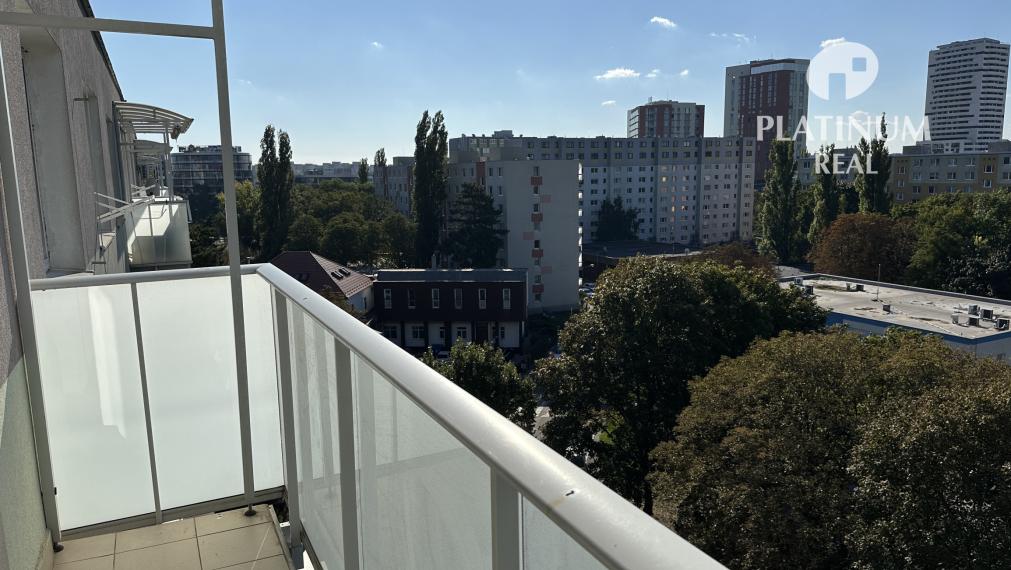 3 izbový byt po rekonštrukcii s výmerou 85,25 m2 v starej časti Petržalky