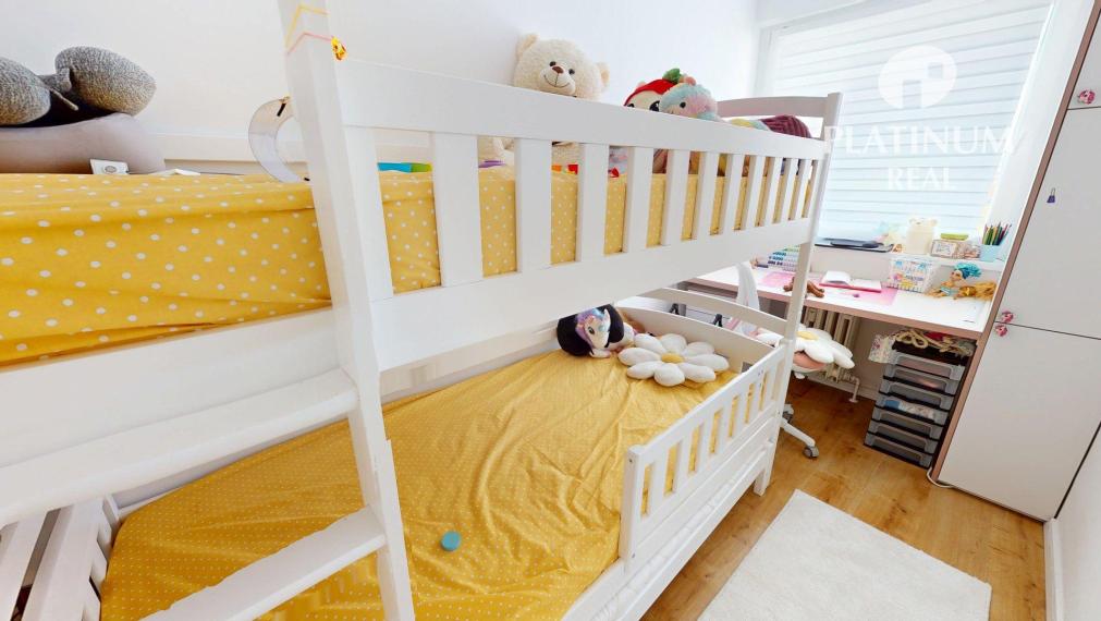 Predaj 4-izb bytu, Ružinov- Nivy, tehlová stavba, zrekonštruovaný, západná orientácia