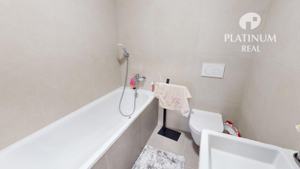 Predaj 4-izb bytu, Ružinov- Nivy, tehlová stavba, zrekonštruovaný, západná orientácia