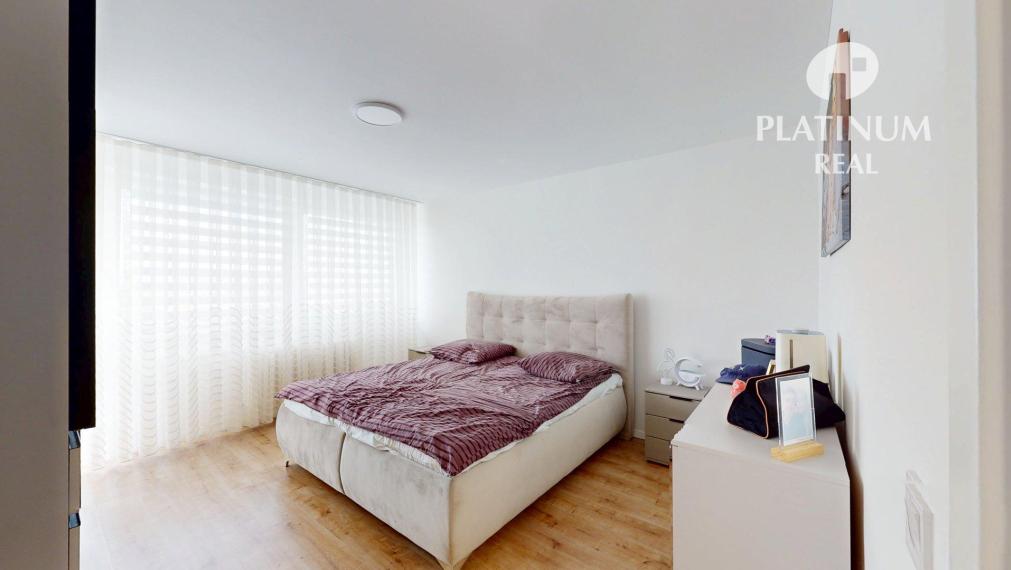 Predaj 4-izb bytu, Ružinov- Nivy, tehlová stavba, zrekonštruovaný, západná orientácia