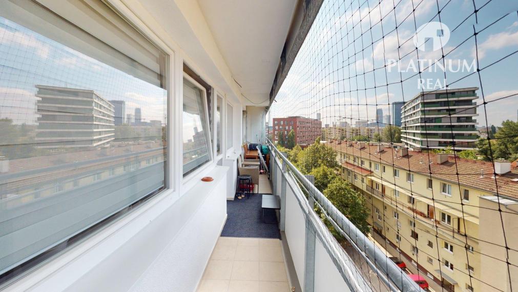 Predaj 4-izb bytu, Ružinov- Nivy, tehlová stavba, zrekonštruovaný, západná orientácia