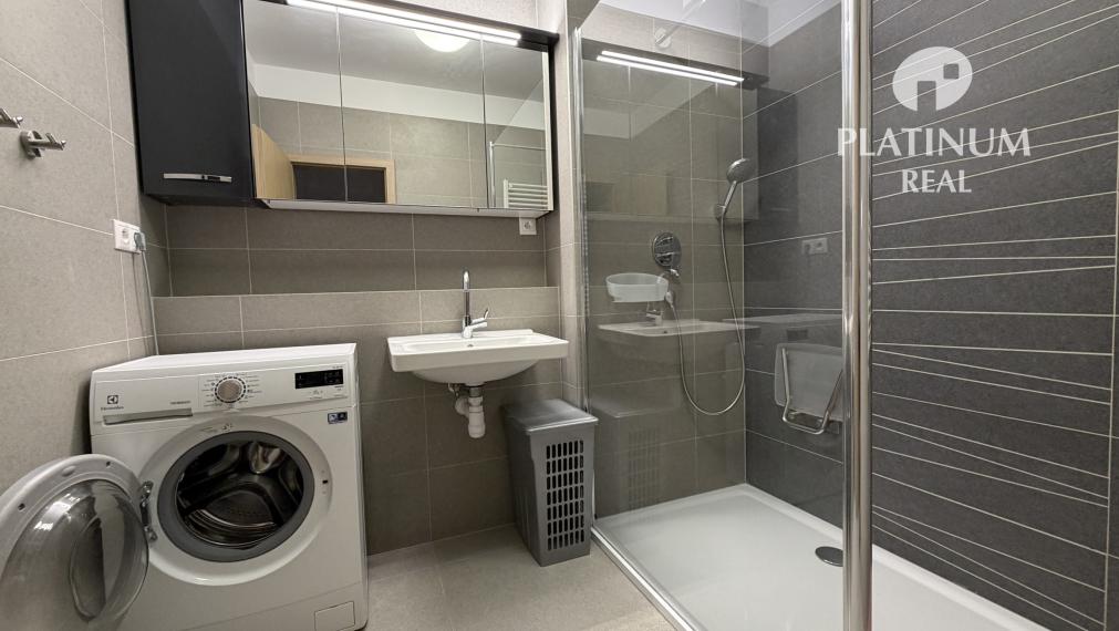 2 izb.byt v novostavbe so slnečnou veľkou loggiou a parkovaním v Ružinove