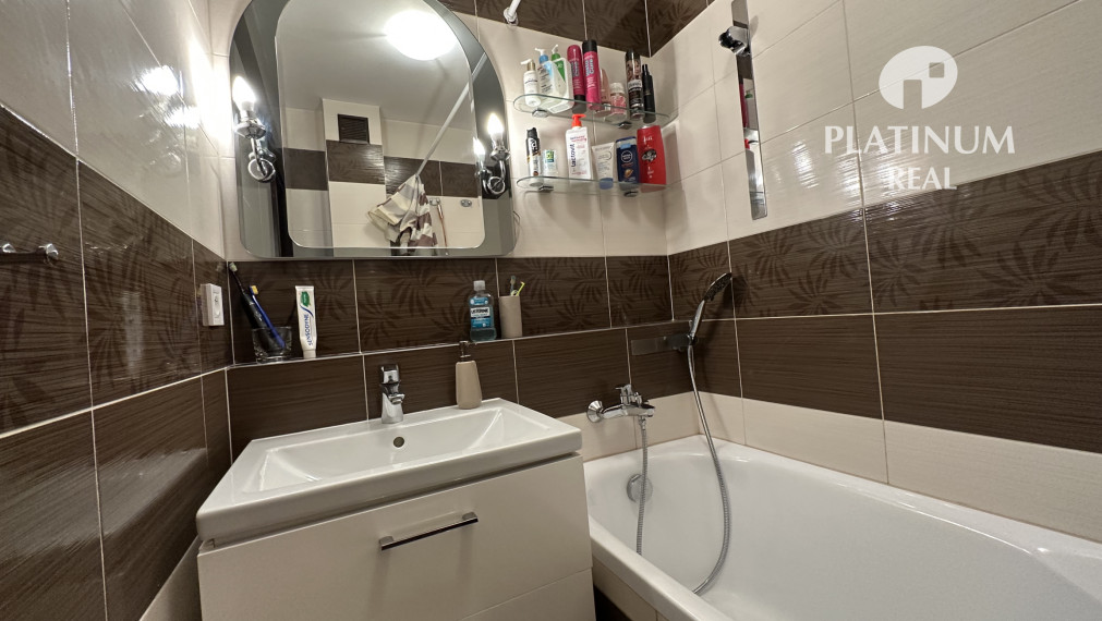 3 izbový zariadený a zrekonštruovaný byt v Ružinove