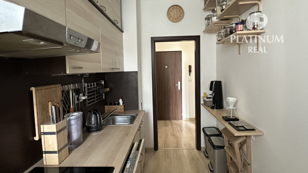 3 izbový zariadený a zrekonštruovaný byt v Ružinove