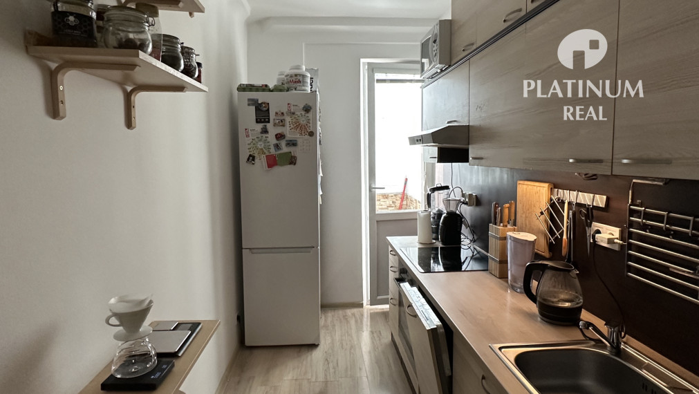 3 izbový zariadený a zrekonštruovaný byt v Ružinove