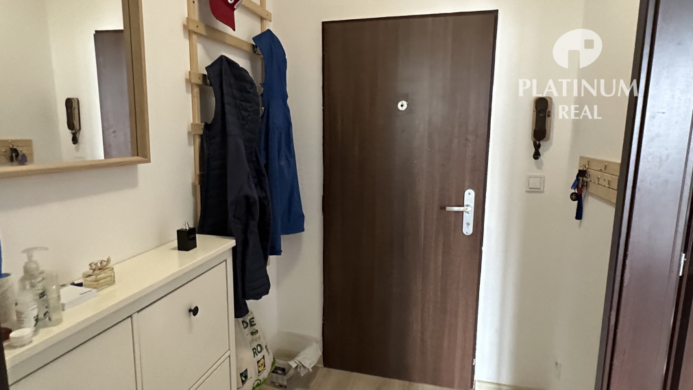 3 izbový zariadený a zrekonštruovaný byt v Ružinove