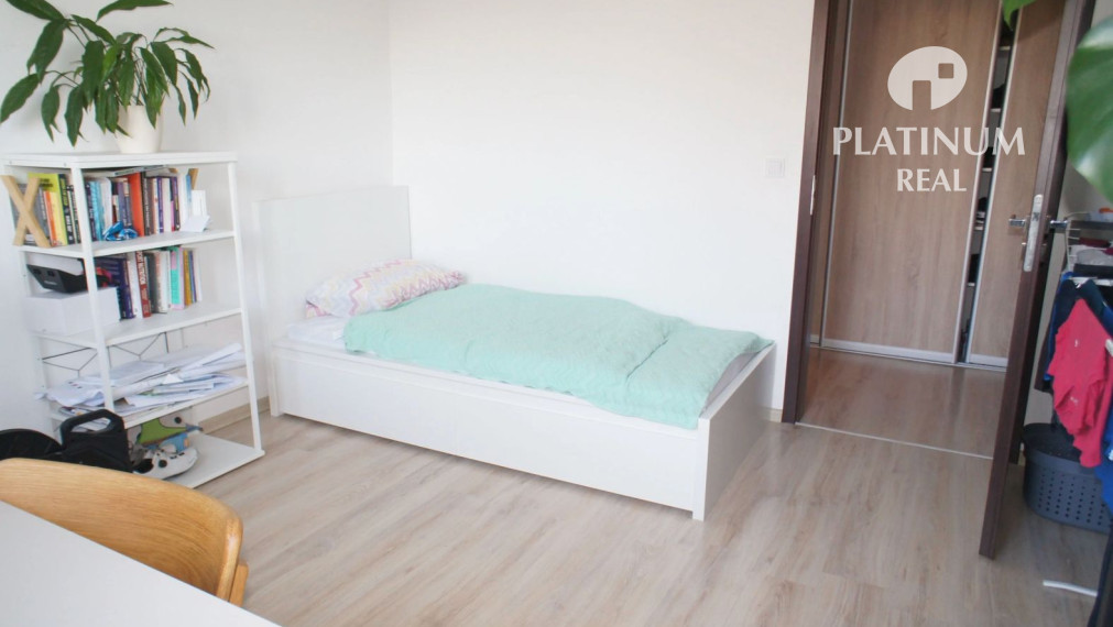 3 izbový zariadený a zrekonštruovaný byt v Ružinove