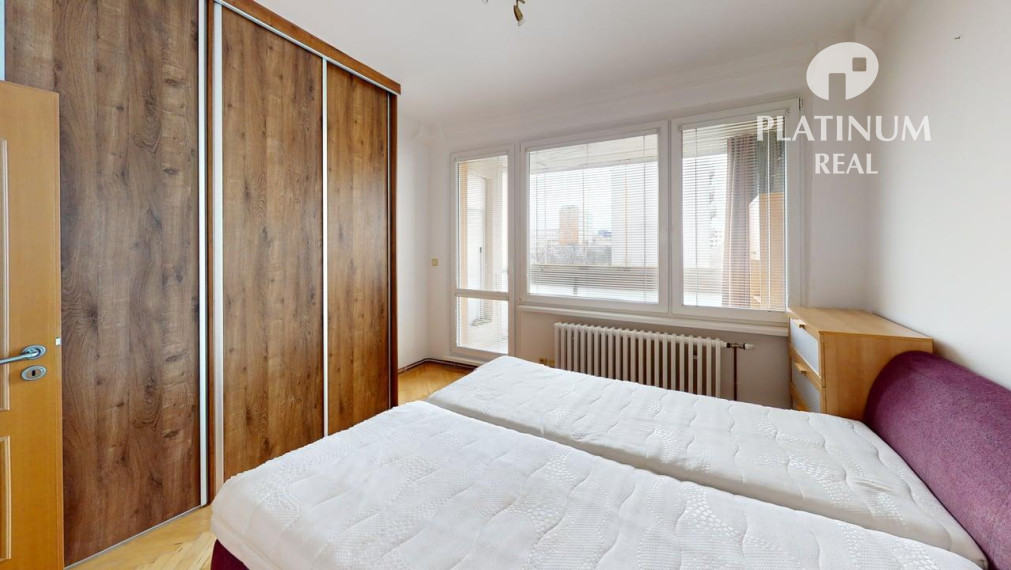 Priestranný 2 izbový byt, loggia a balkón v širšom centre Račianska ul.