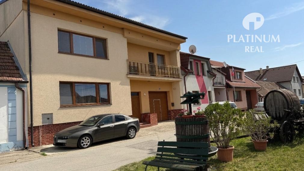 Rodinný dom s väčším pozemkom - Vinosady
