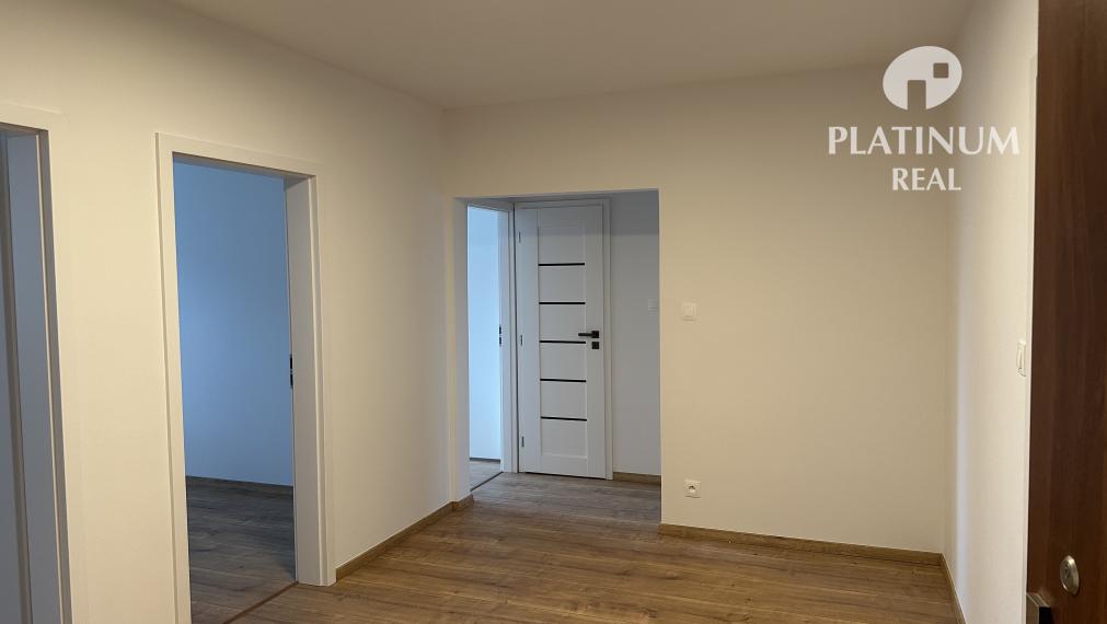 Kompletne zrekonštruovaný byt, samostatné 4 izby, loggia z kuchyne, Petržalka