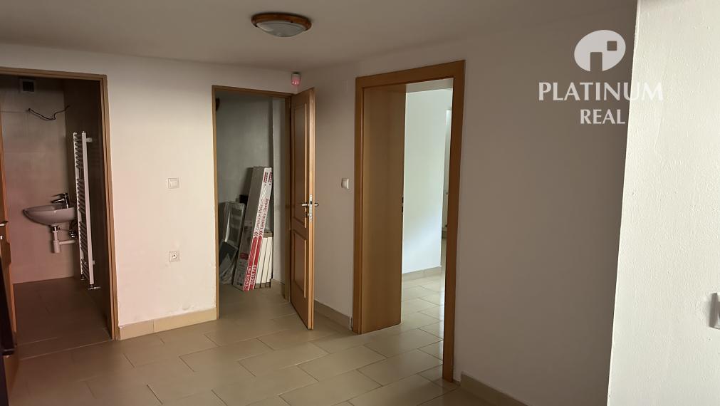 Rodinný dom v Prievoze na prenájom - ideálne pre firmu alebo bývanie