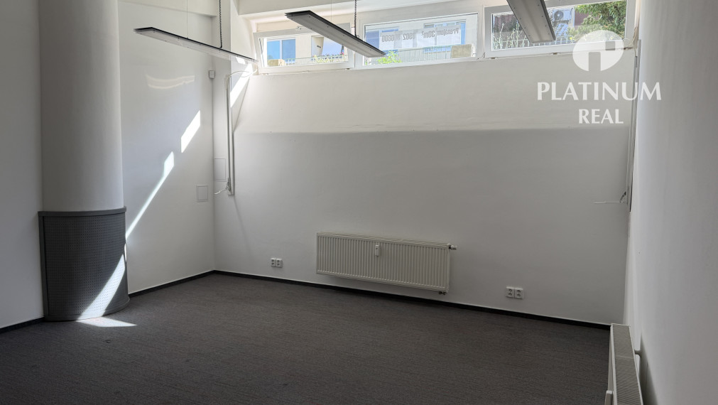 Kancelária alebo obchodný priestor pre služby - hneď oproti POLUS city center