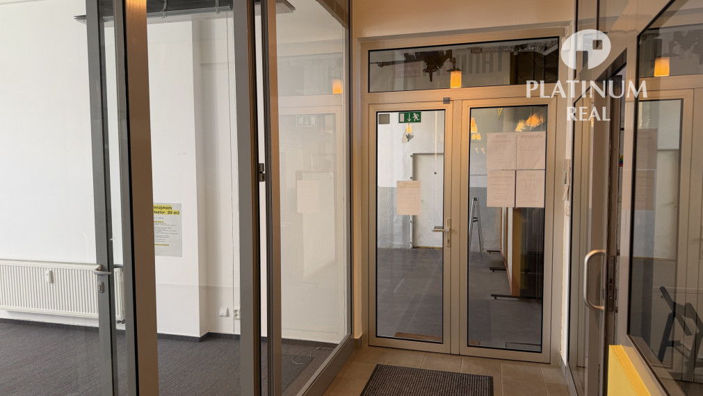 Kancelária alebo obchodný priestor pre služby - hneď oproti POLUS city center
