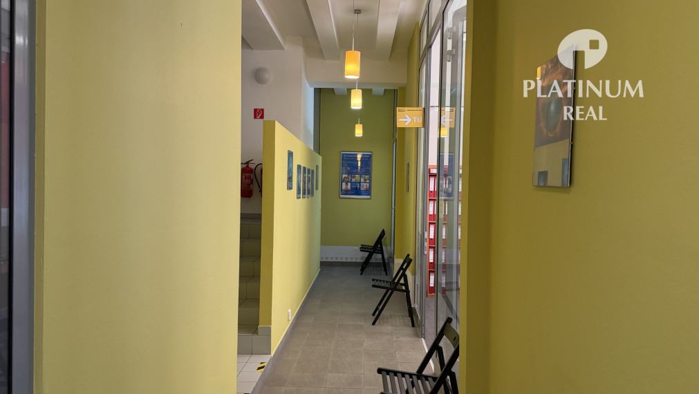 Kancelária alebo obchodný priestor pre služby - hneď oproti POLUS city center