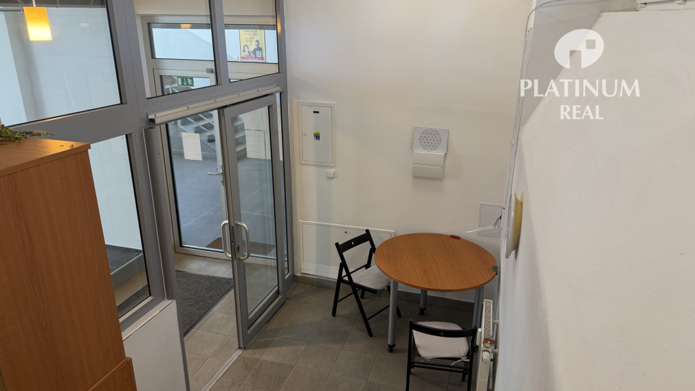 Kancelária alebo obchodný priestor pre služby - hneď oproti POLUS city center