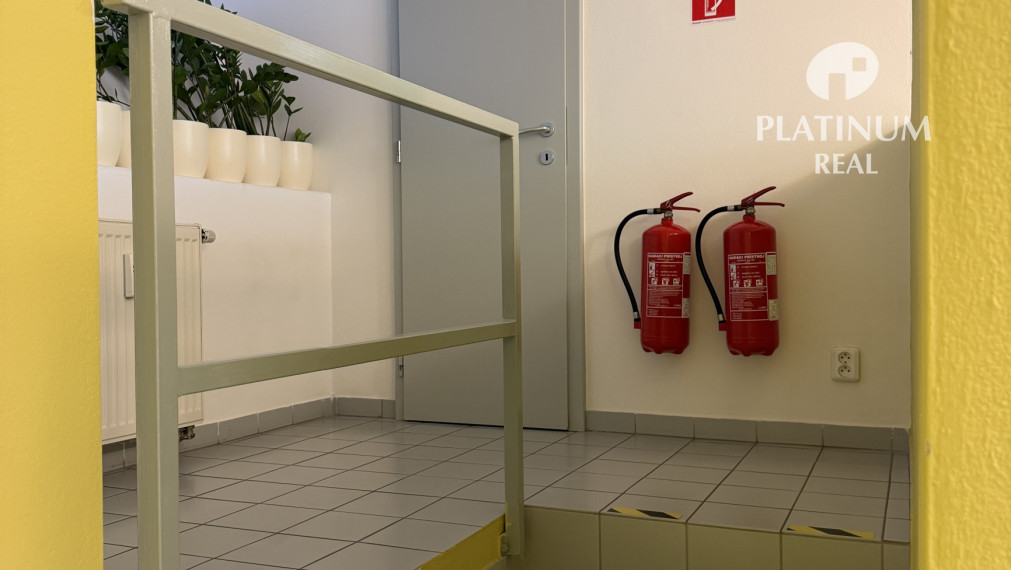 Kancelária alebo obchodný priestor pre služby - hneď oproti POLUS city center
