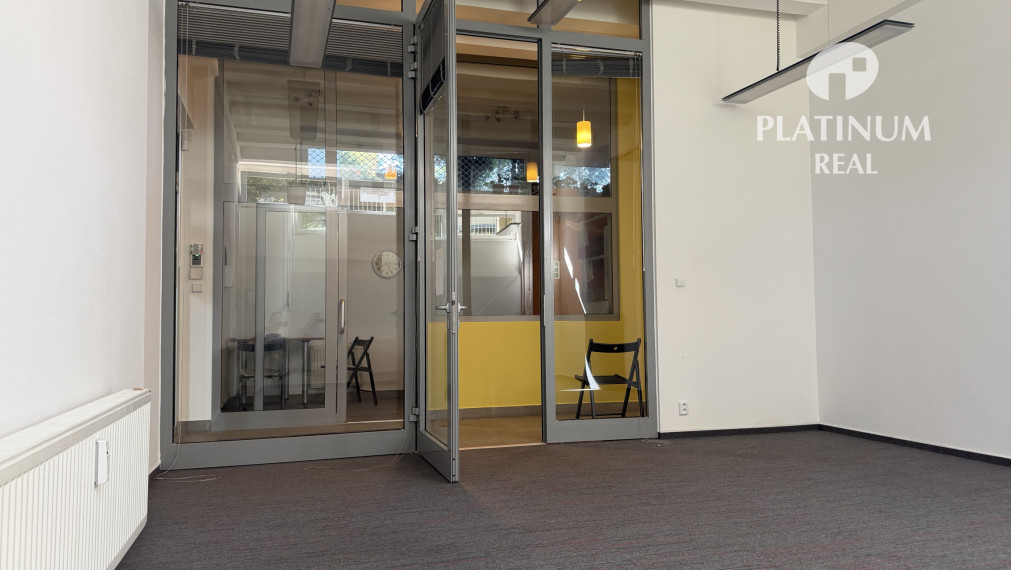 Kancelária alebo obchodný priestor pre služby - hneď oproti POLUS city center