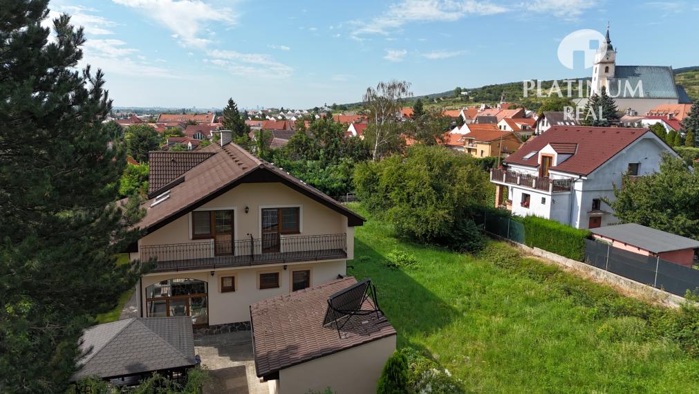 Exkluzívny 2-generačný rodinný dom s čarovnou záhradou a úplným súkromím – Svätý Jur