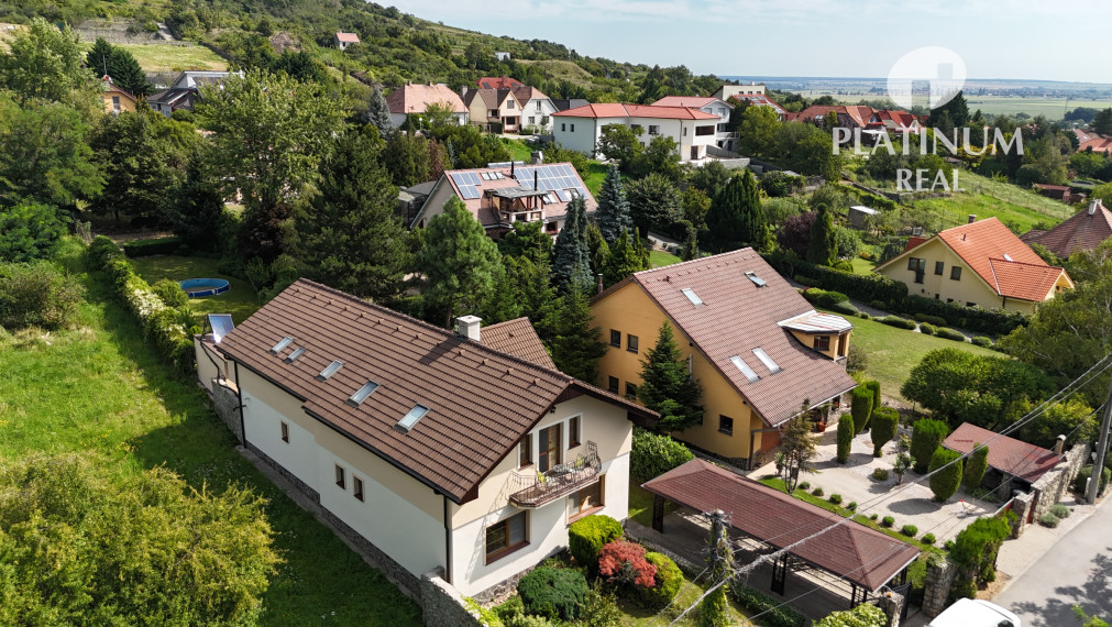 Exkluzívny 2-generačný rodinný dom s čarovnou záhradou a úplným súkromím – Svätý Jur