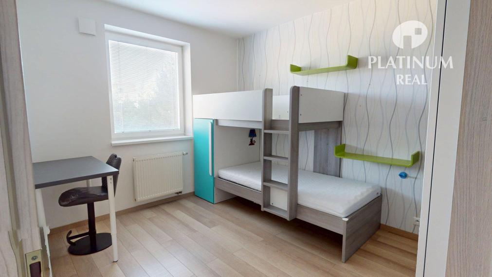 Prenájom kompletne zariadeného 3i bytu, novostavba, klíma, parkovanie, P.Biskupice