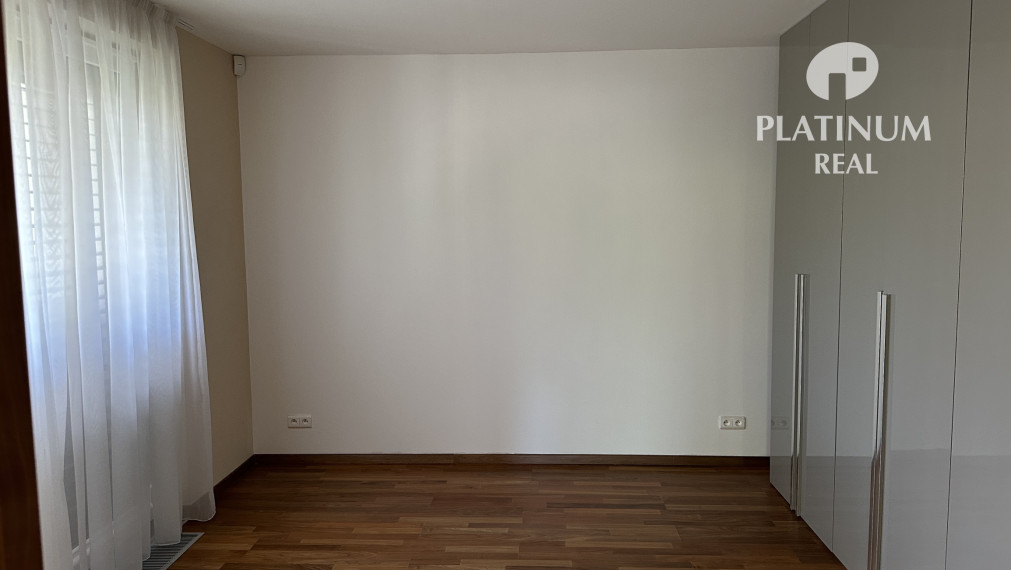 3 izbový byt na začiatku Koliby, zelená terasa, 2 x parking